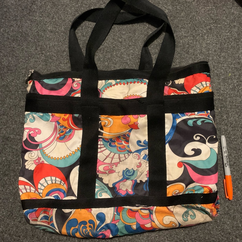 LeSportsac bright paisley design tote bagged is good used condition
